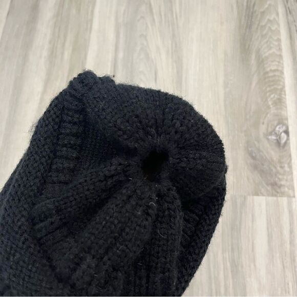 C.C Hat Women’s OS Black Ponytail Cable Knit Beanie - Picture 3 of 4